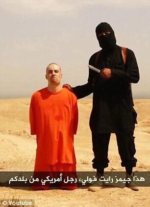 美国记者被isis斩首前画面